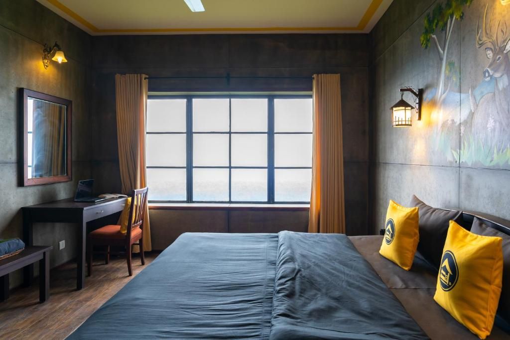 Deluxe Double Room with Balcony and Valley View