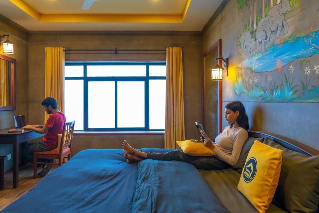 The Hosteller Munnar Deluxe Double Room with Balcony and Valley View 2
