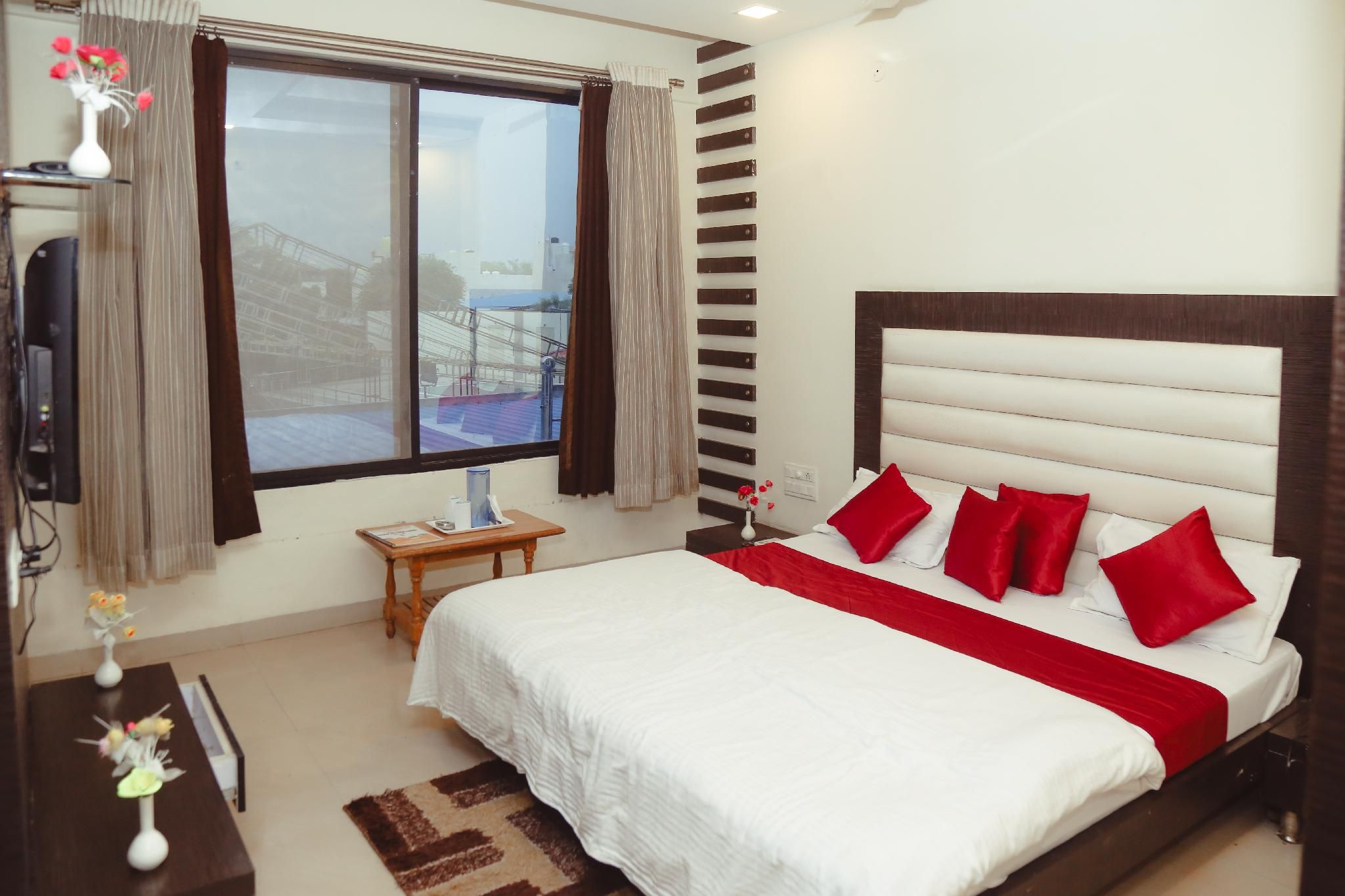 Triple Bed Room With Air Conditioning