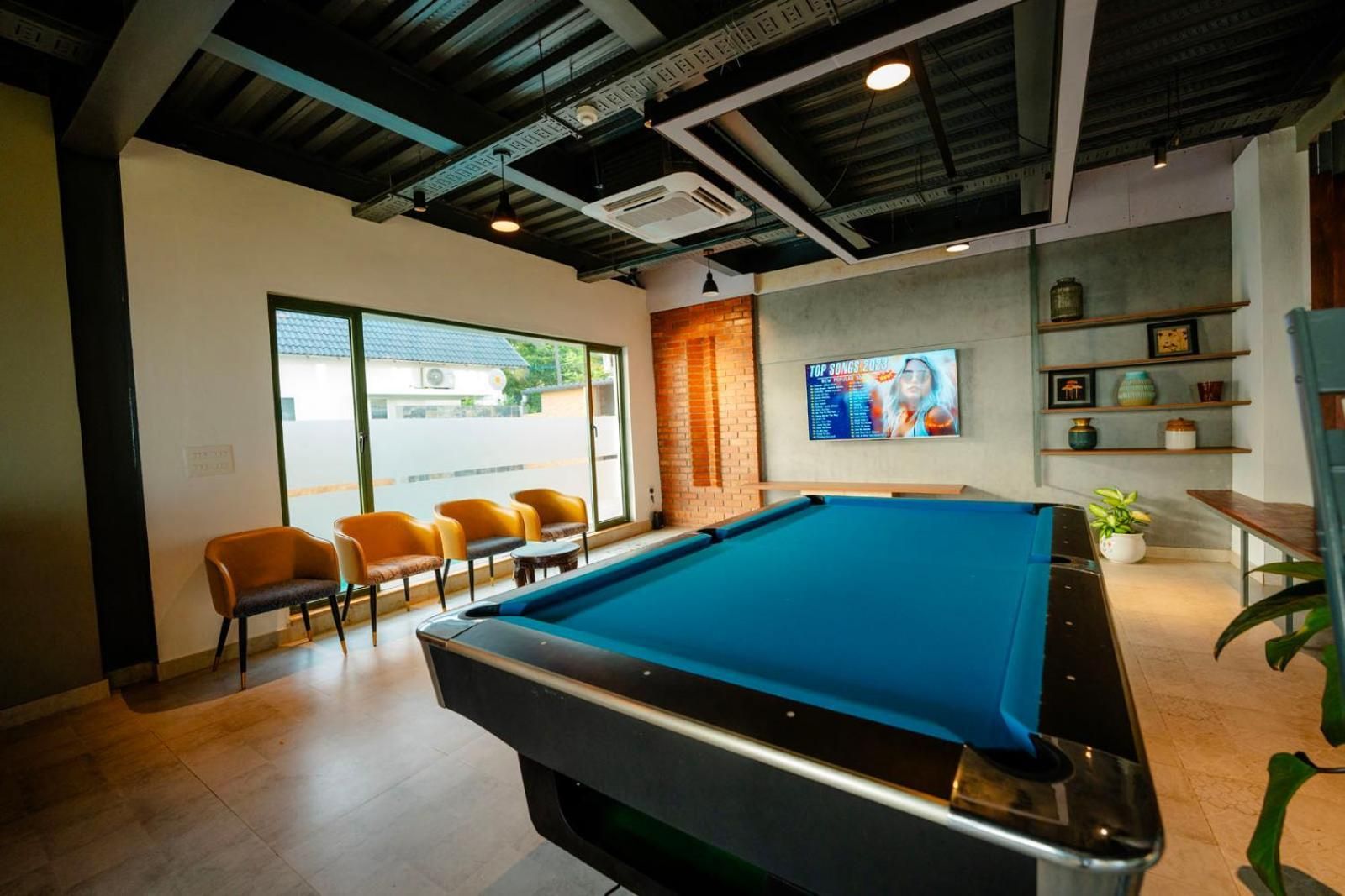 Shared lounge/TV area