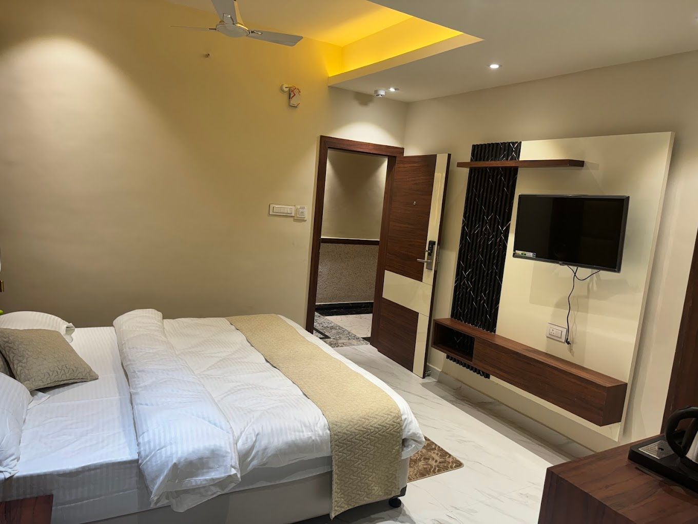 Hotel Asha & Banquet Premium Room 3