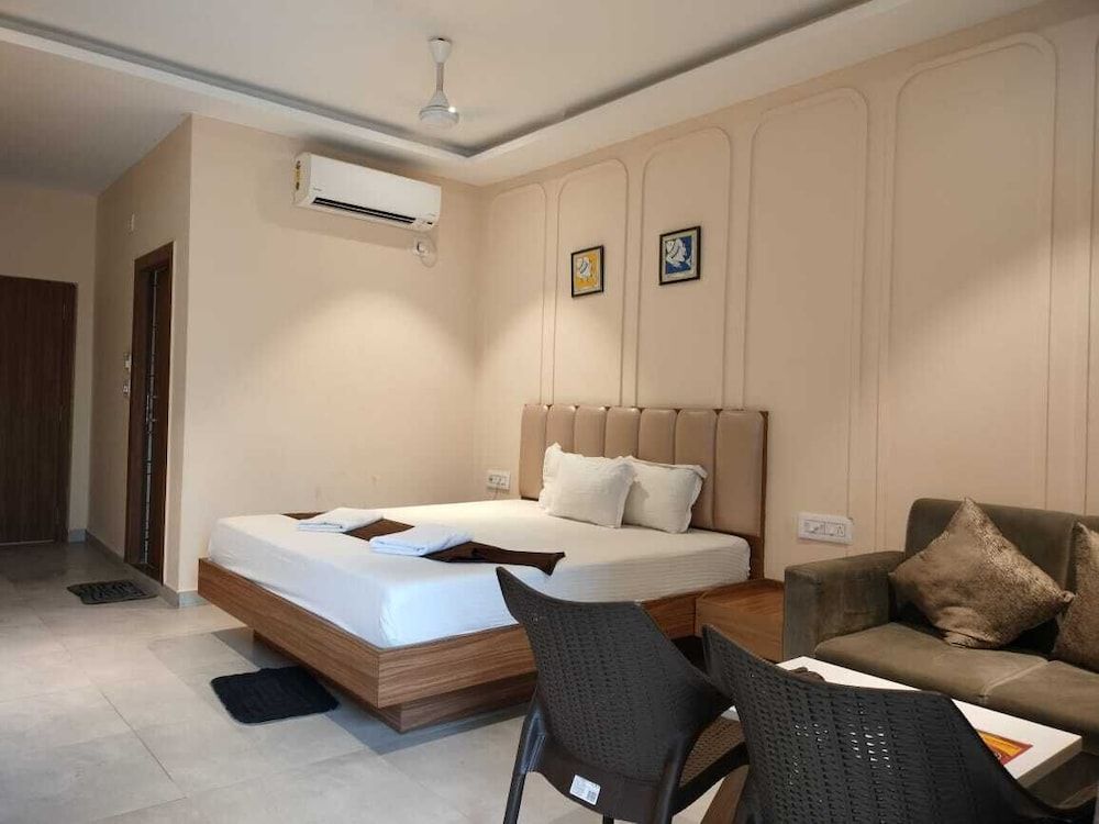 Parth King Beach Resort Mandarmoni Deluxe Double Room with Side Sea View 3