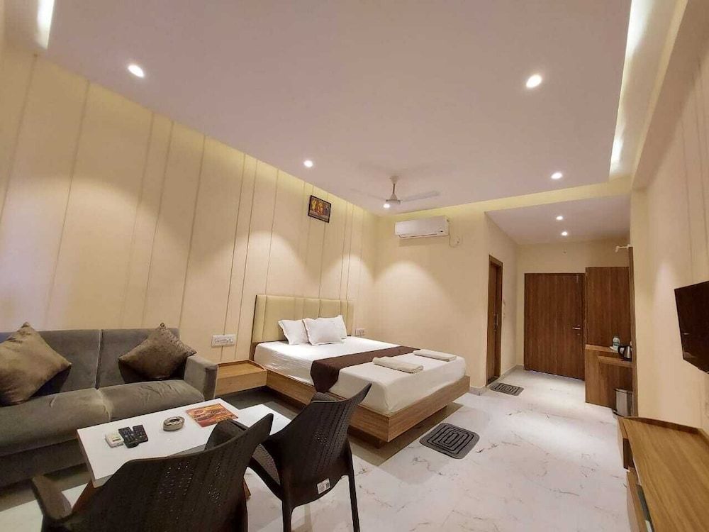 Parth King Beach Resort Mandarmoni Deluxe Double Room with Side Sea View 9