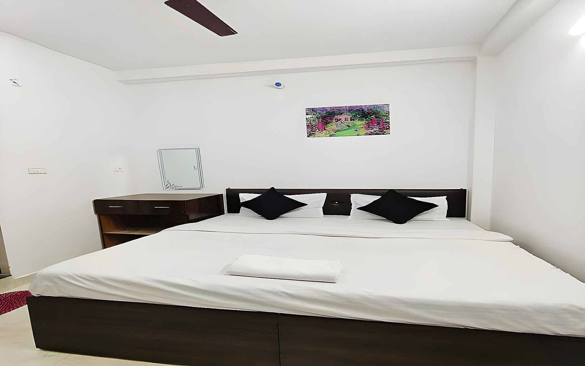 Deluxe Double Bed
