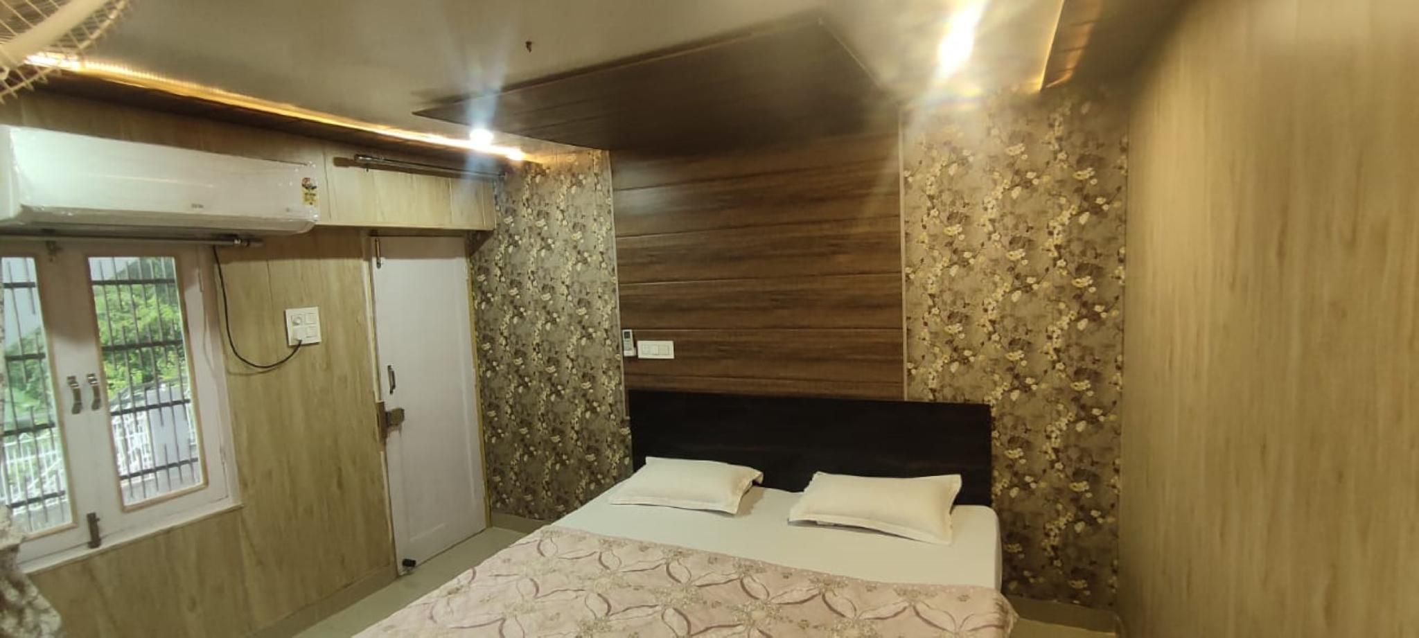 Deluxe Double Bedroom