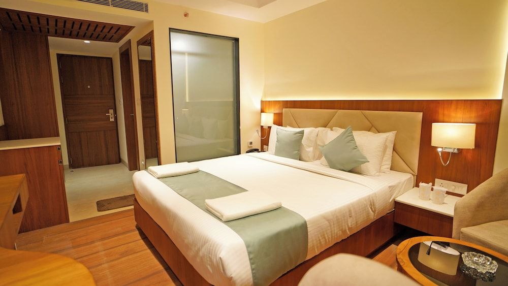 Antique Regency Deluxe Room 3