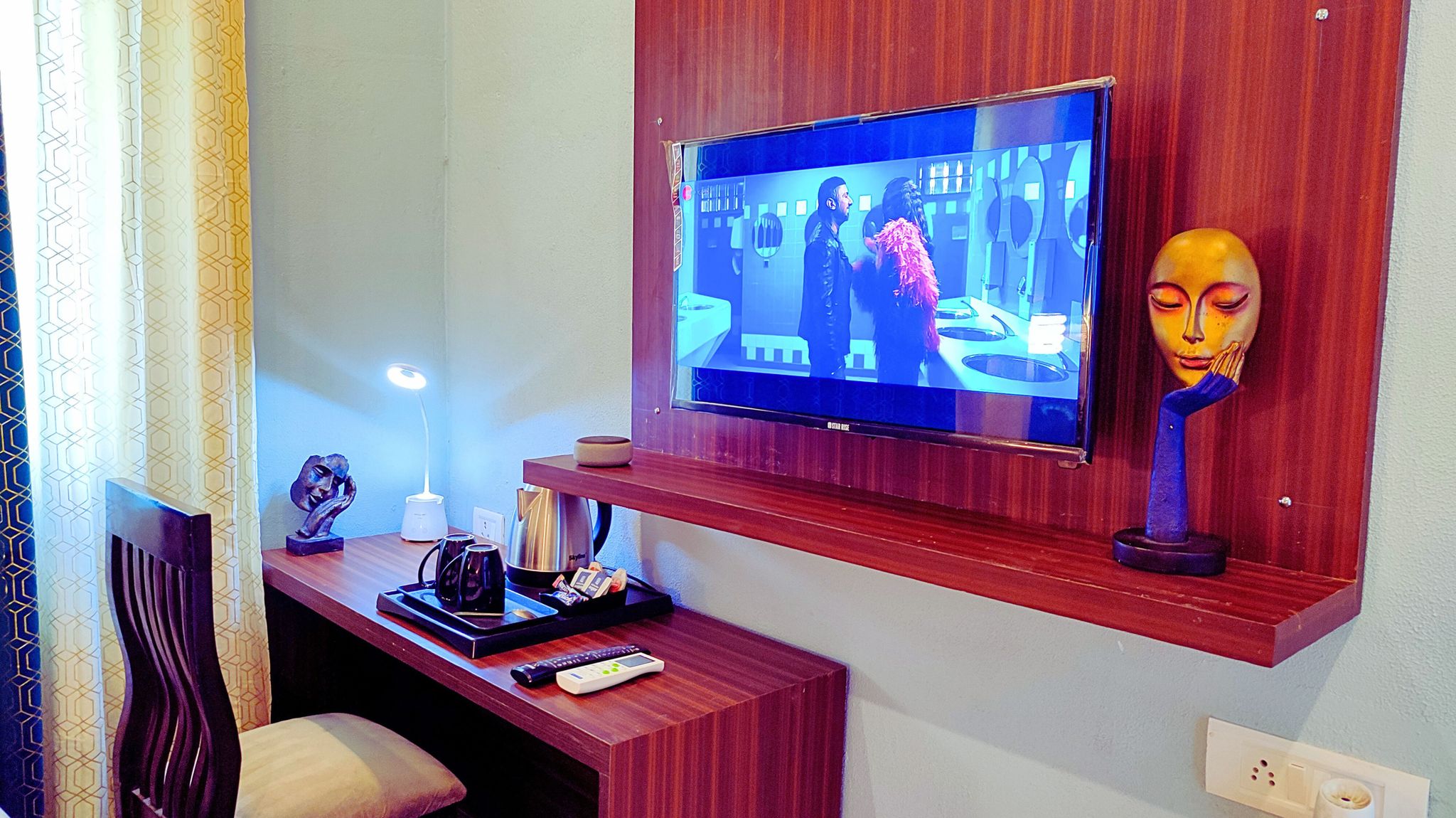 THE  Madhu Nandan  Economy Room 10