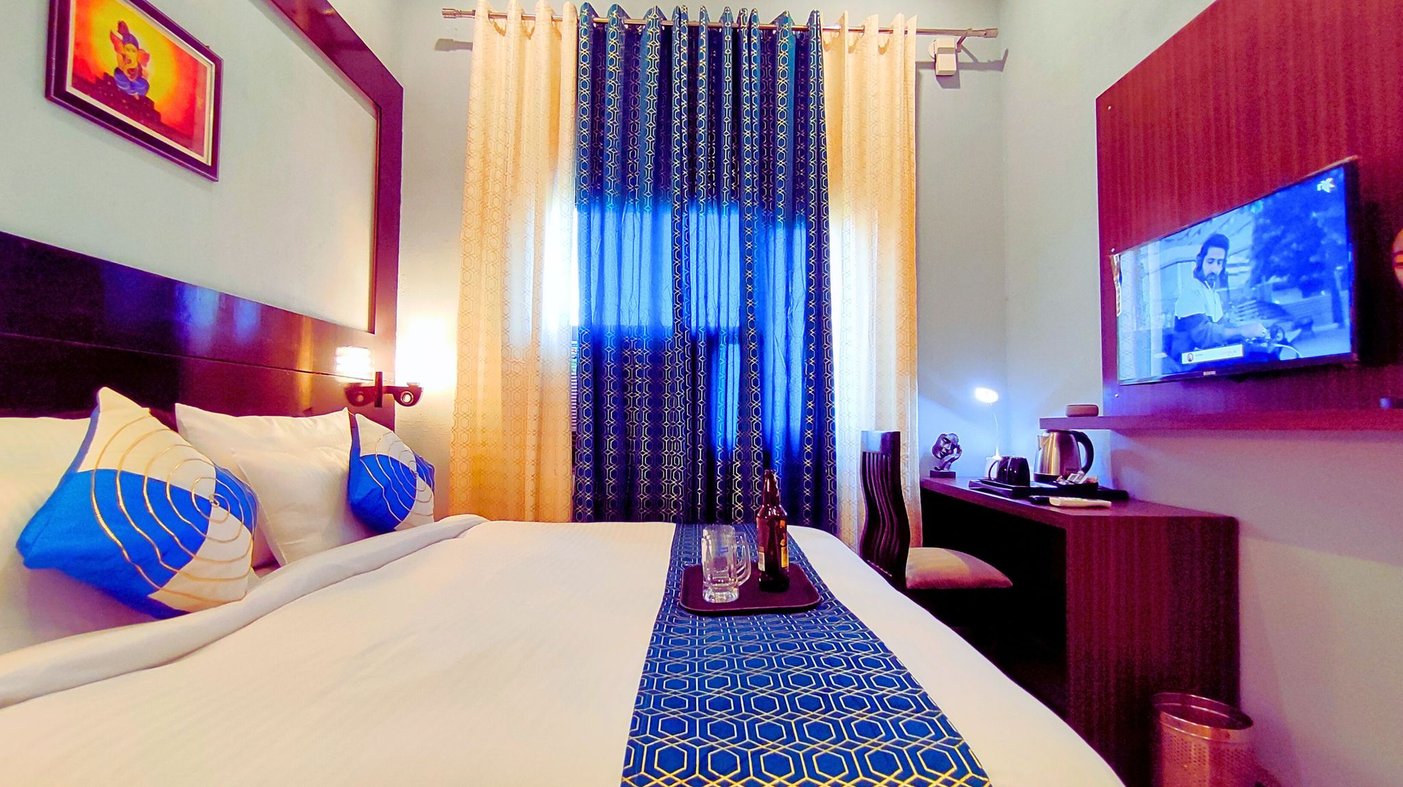 THE  Madhu Nandan  Economy Room 8