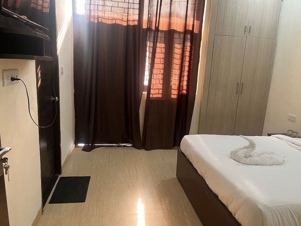 Cleo Elegance Rooms & Banquet Deluxe Room 9