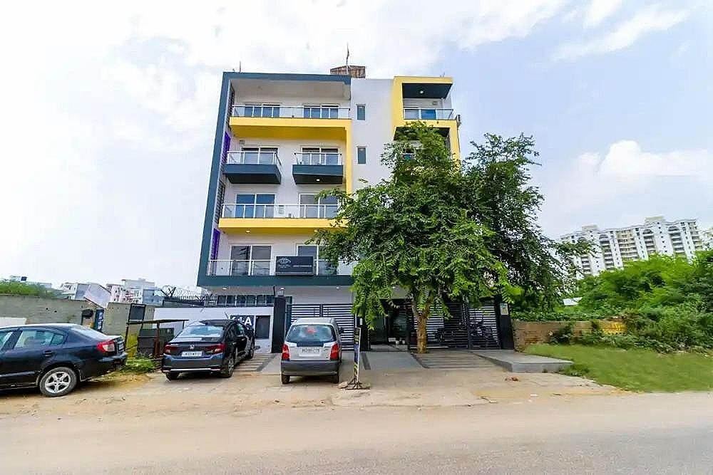 Tipsyy Inn Suites 007