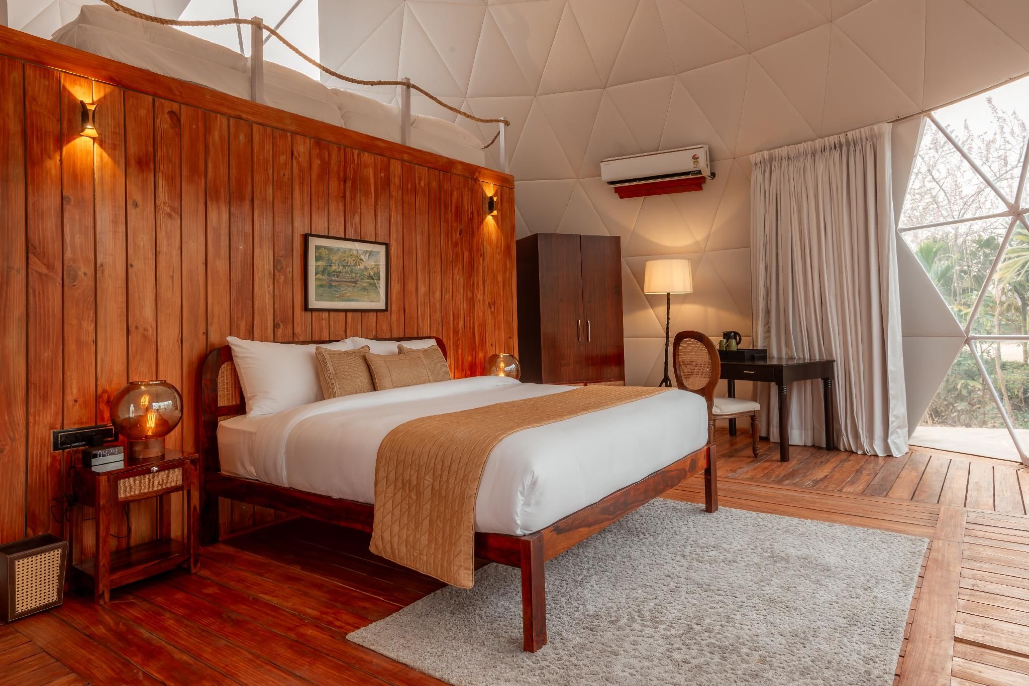 Geodesic Room