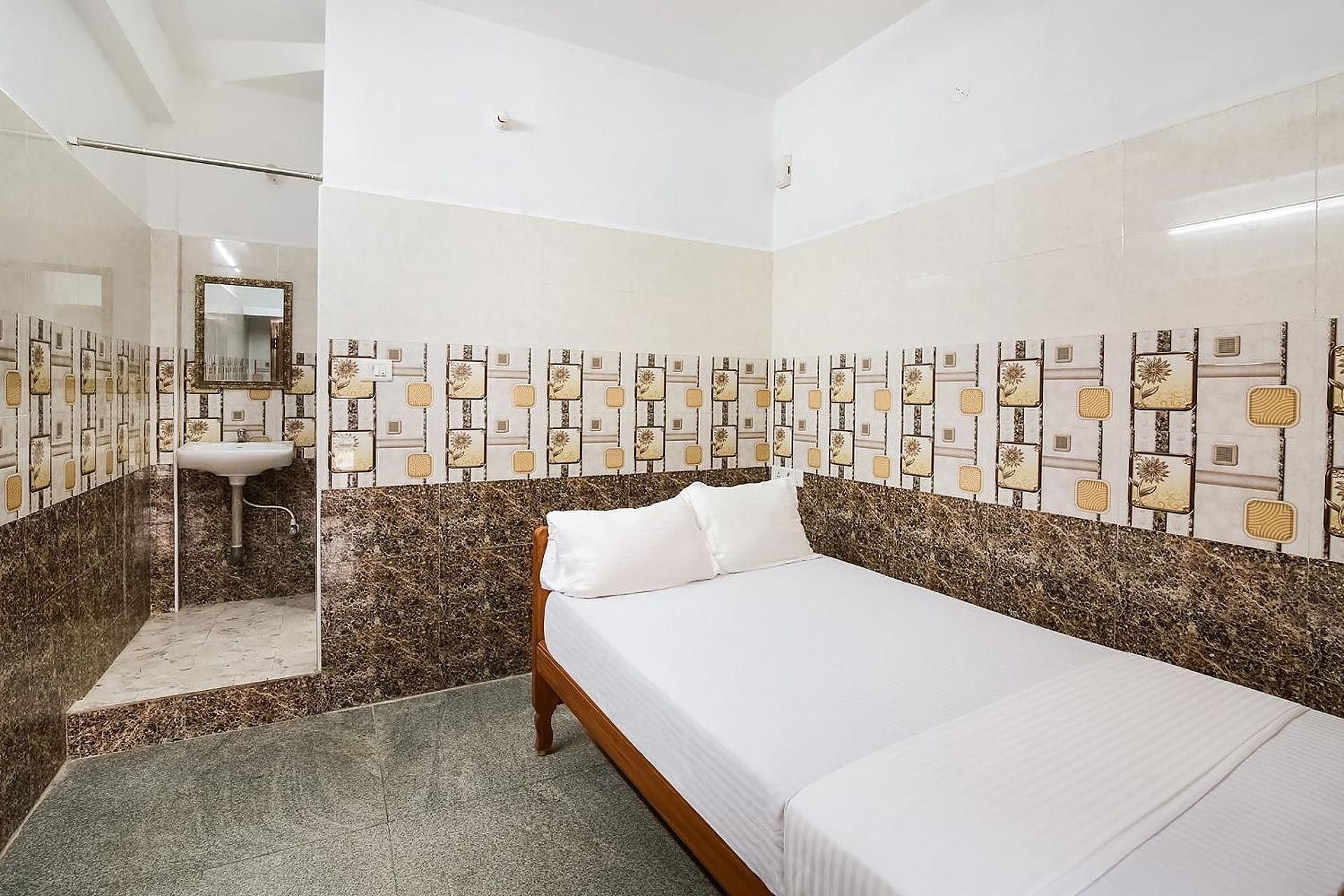 SPOT ON Room without Air Conditioning