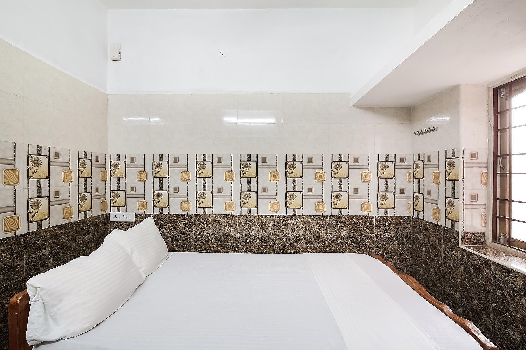 SPOT ON Room without Air Conditioning