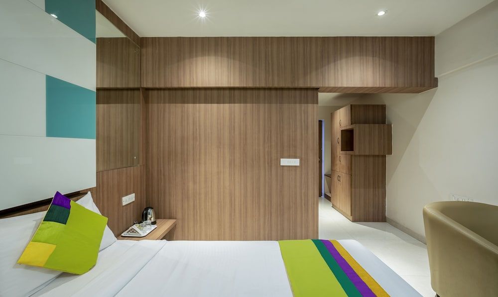 Smilestay Hiland Suites Deluxe Double Room 5