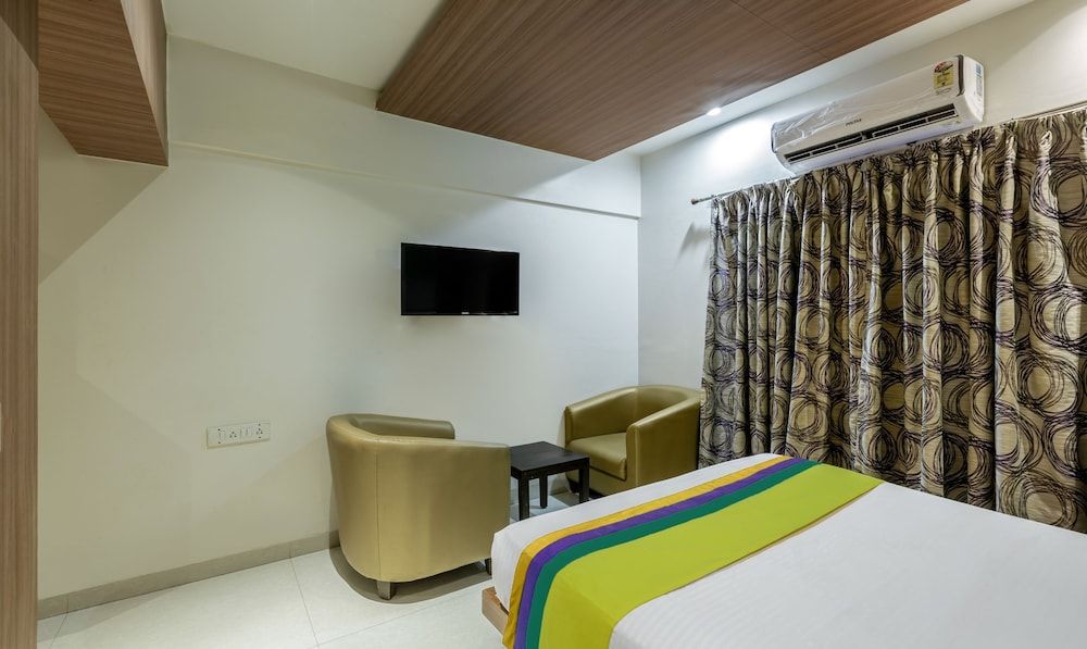 Smilestay Hiland Suites Deluxe Double Room 4