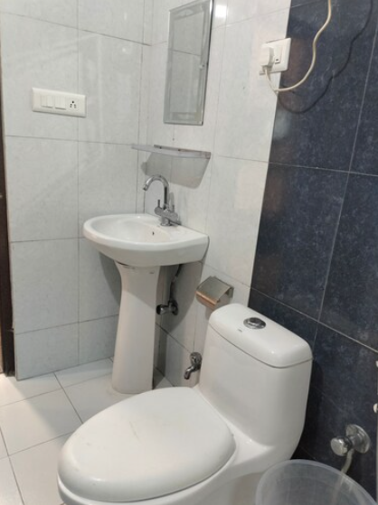 Green Forest View Shimla Deluxe Double Bed Room With Mountain view 3