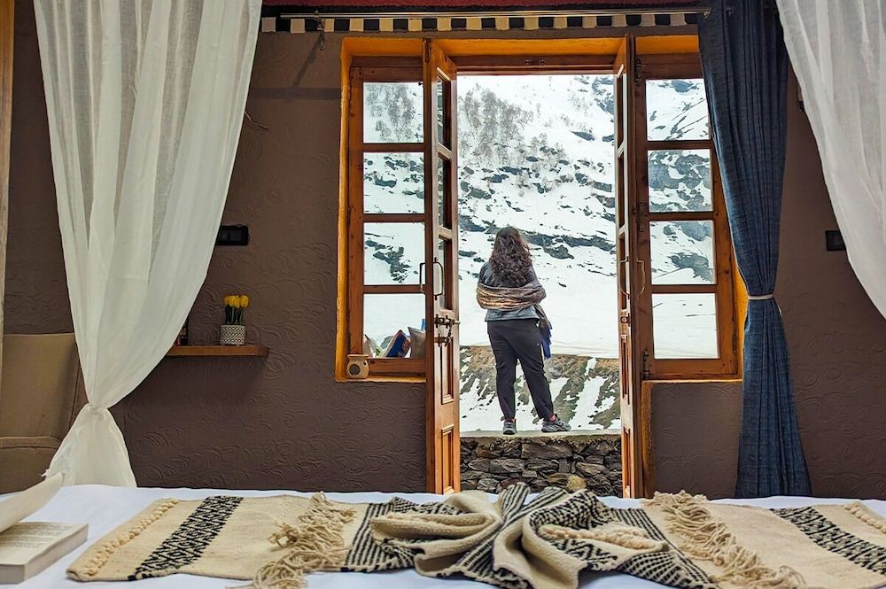 Moustache Koksar Luxuria Deluxe Cottage with Mountain View 4