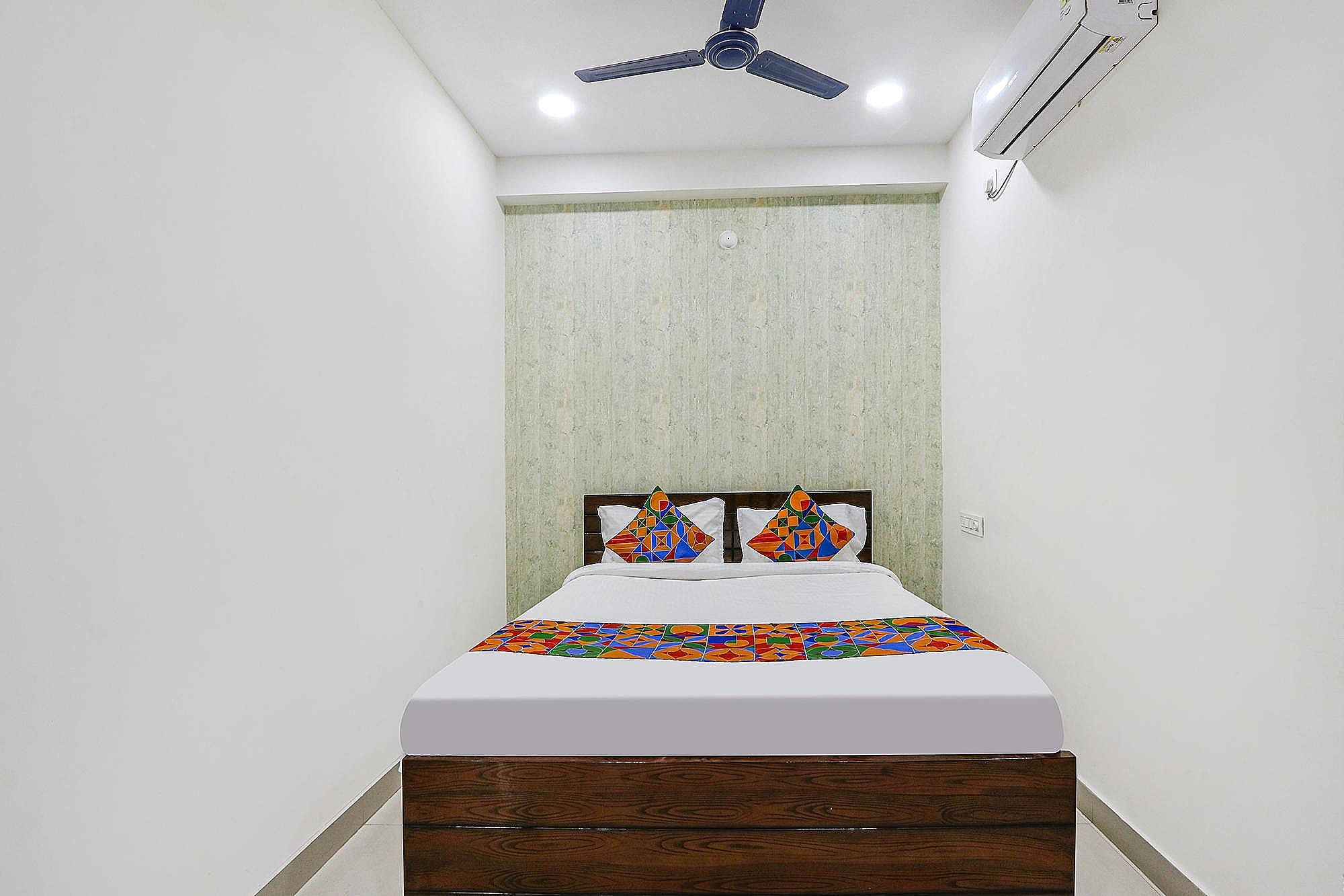 FabHotel Dream Connect Deluxe Room 3