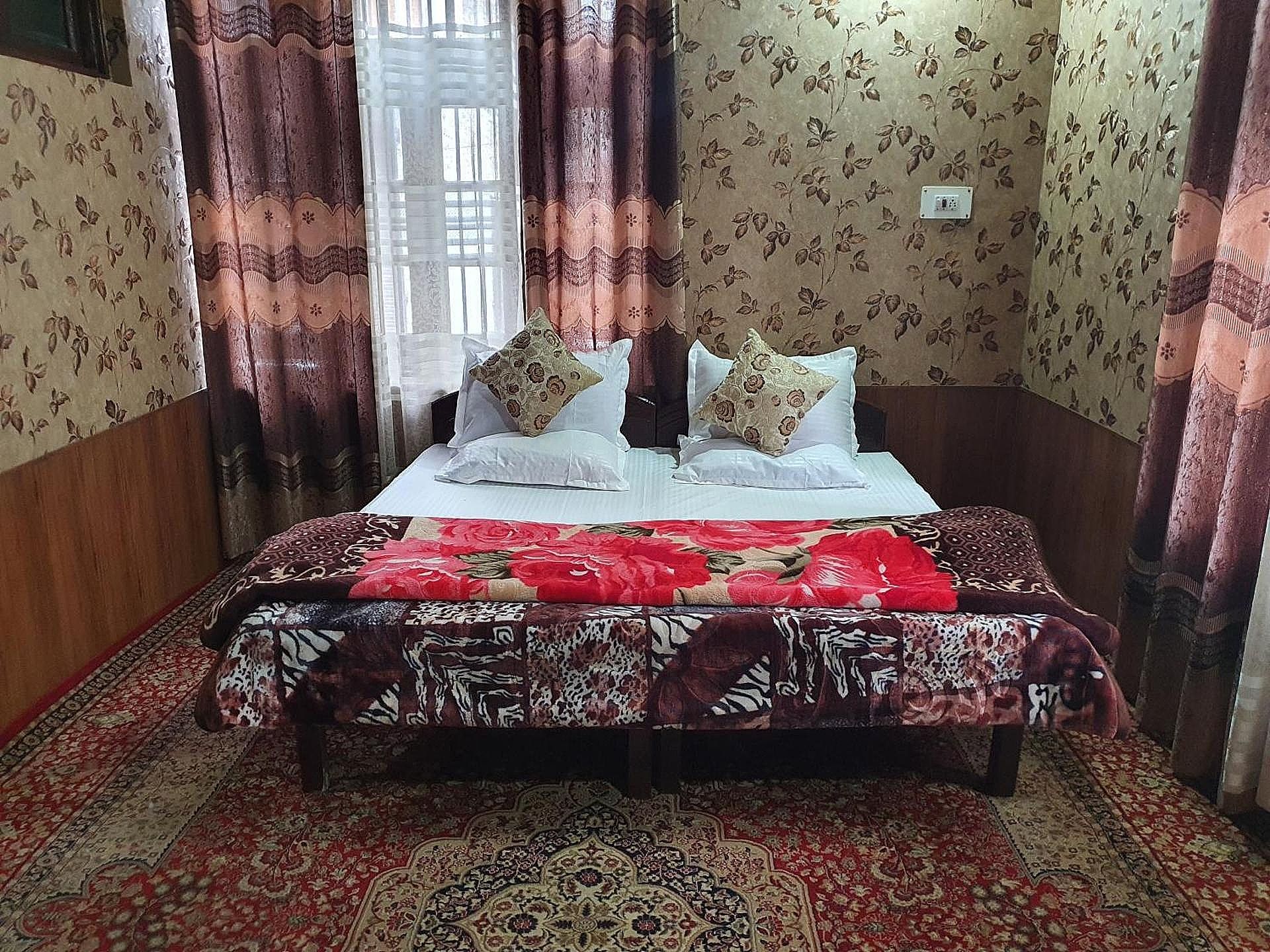 Hotel Wazir Palace Standard Room 5