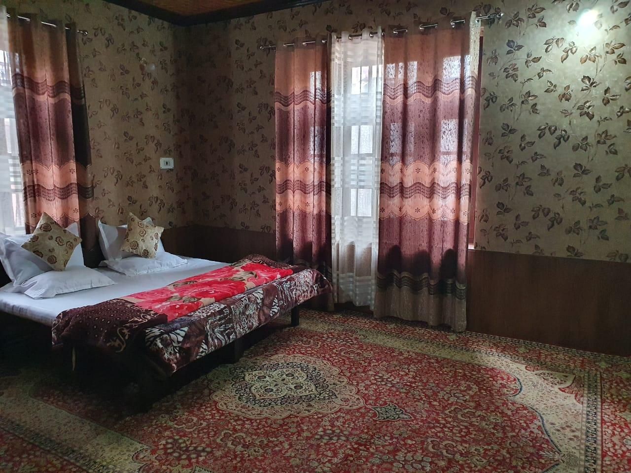 Hotel Wazir Palace Standard Room 4