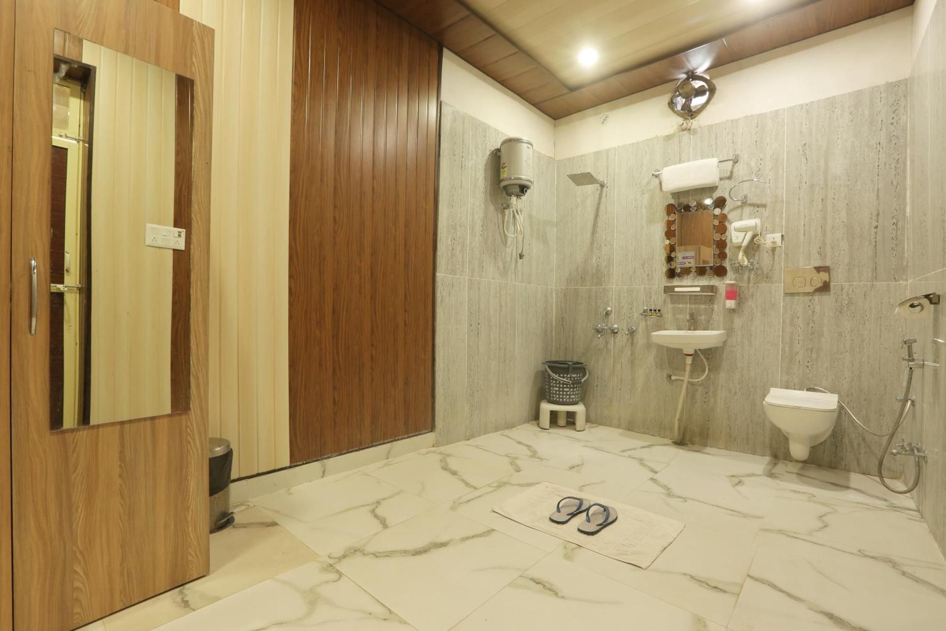 Bundeli Farm Resort & Bnaquet Mountain View Double Room with Terrace 3