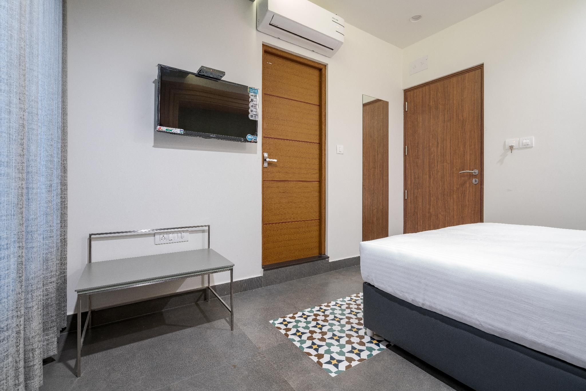 Deluxe Room AC