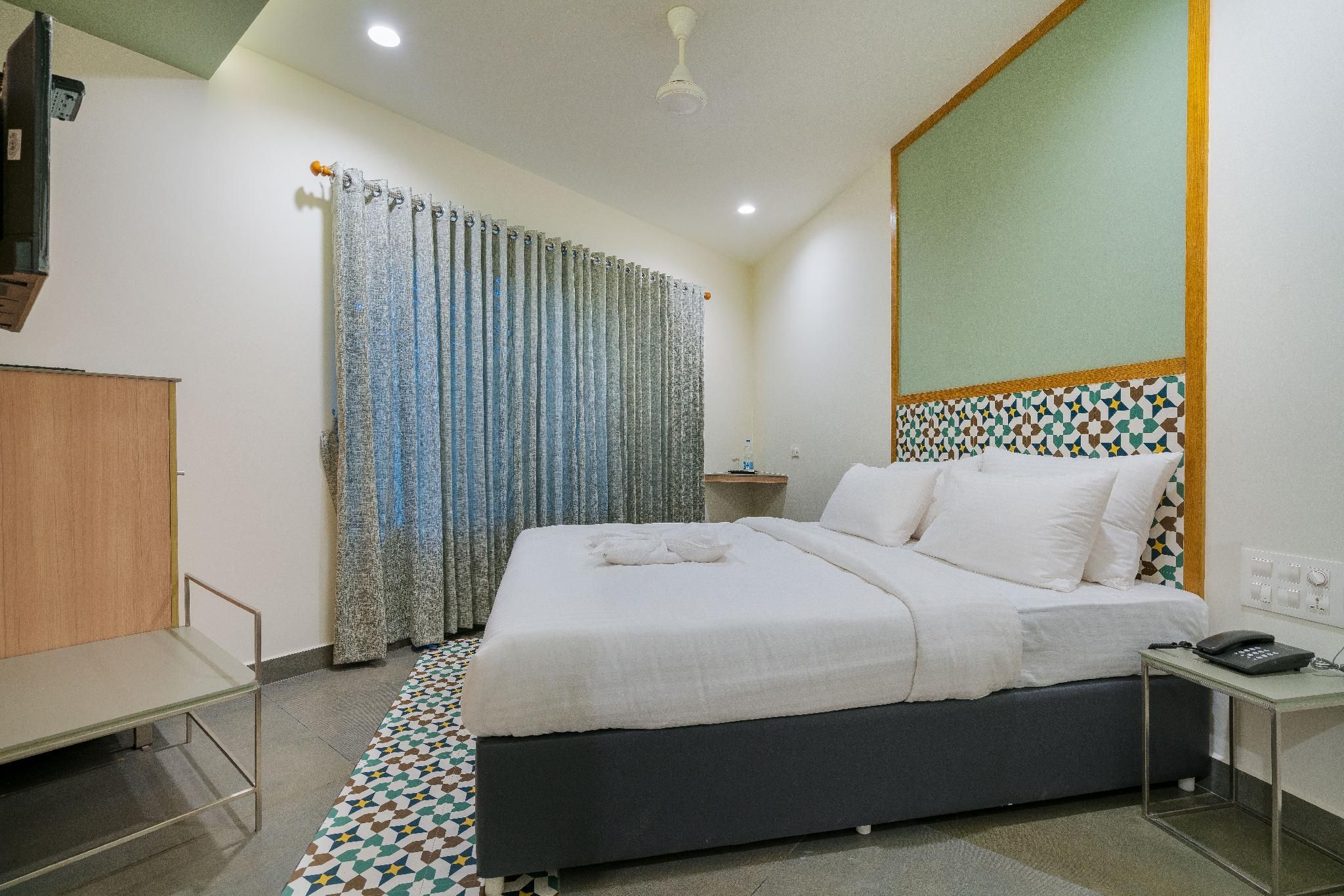 Deluxe Room AC
