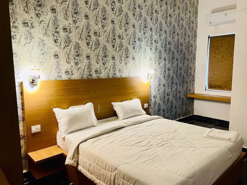 Hotel B P Emerald Standard Room 2