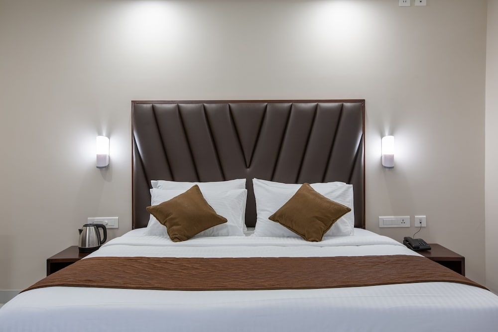 PARKKAVAN TOWERS Deluxe Double Room 4