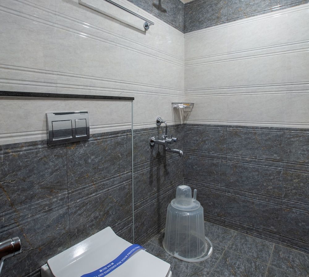 PARKKAVAN TOWERS Deluxe Double Room 6