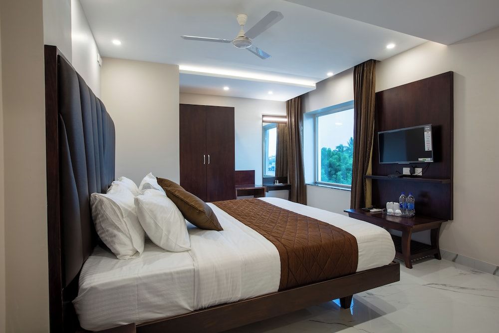 PARKKAVAN TOWERS Deluxe Double Room 3