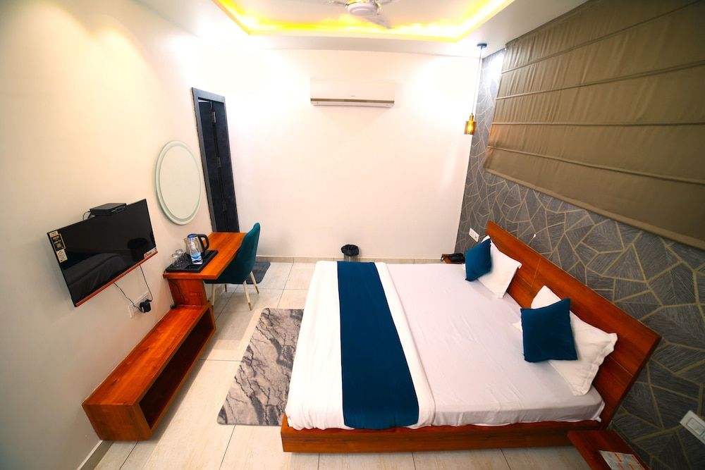 Royal Palace Super Deluxe Room 6