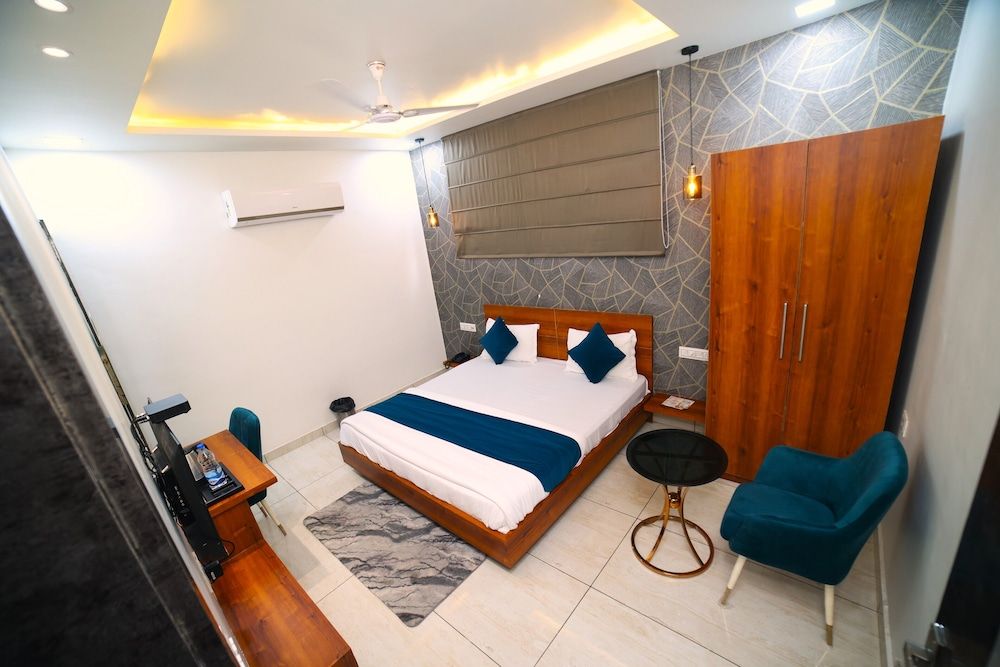 Royal Palace Super Deluxe Room 4