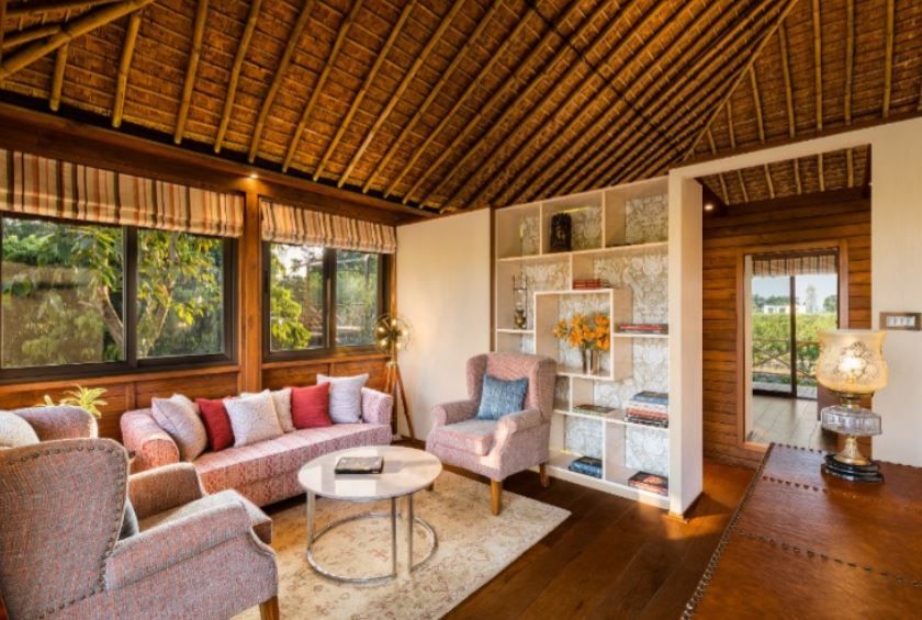 SeleQtions Villa With King Bed