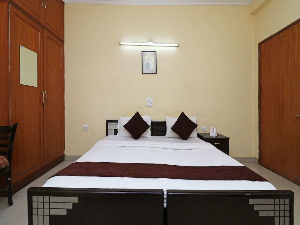 OYO 6608 Sector 56 Double or Twin Room 14
