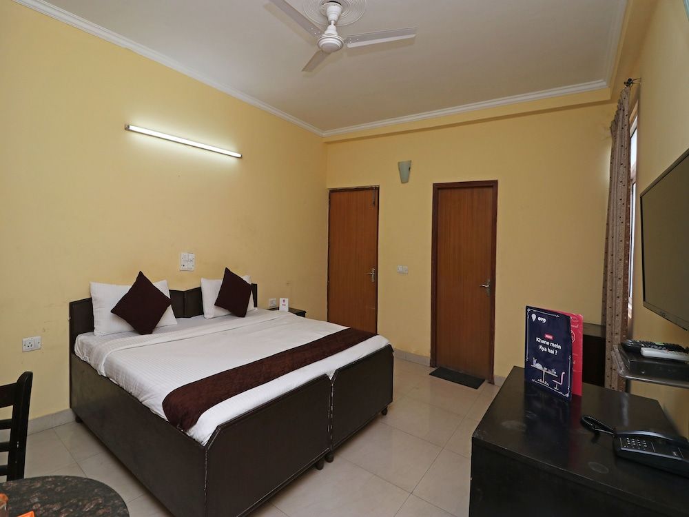 OYO 6608 Sector 56 Double or Twin Room 4