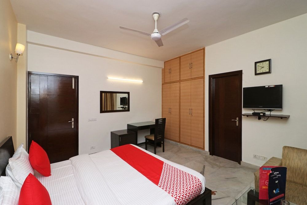 OYO 595 Hotel Aravali View Standard Double Room 17