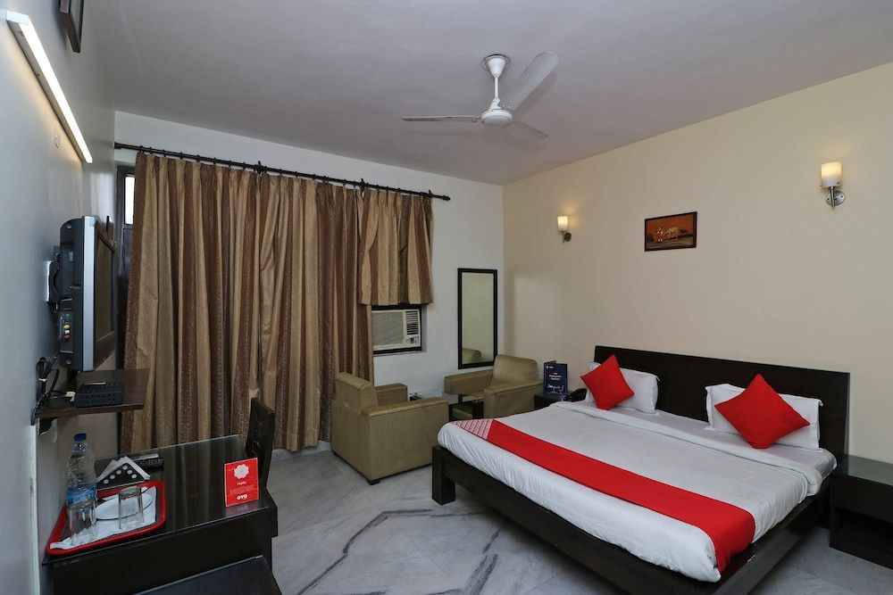 OYO 595 Hotel Aravali View Standard Double Room 3