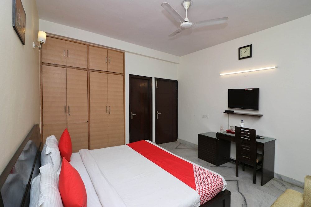OYO 595 Hotel Aravali View Standard Double Room 7