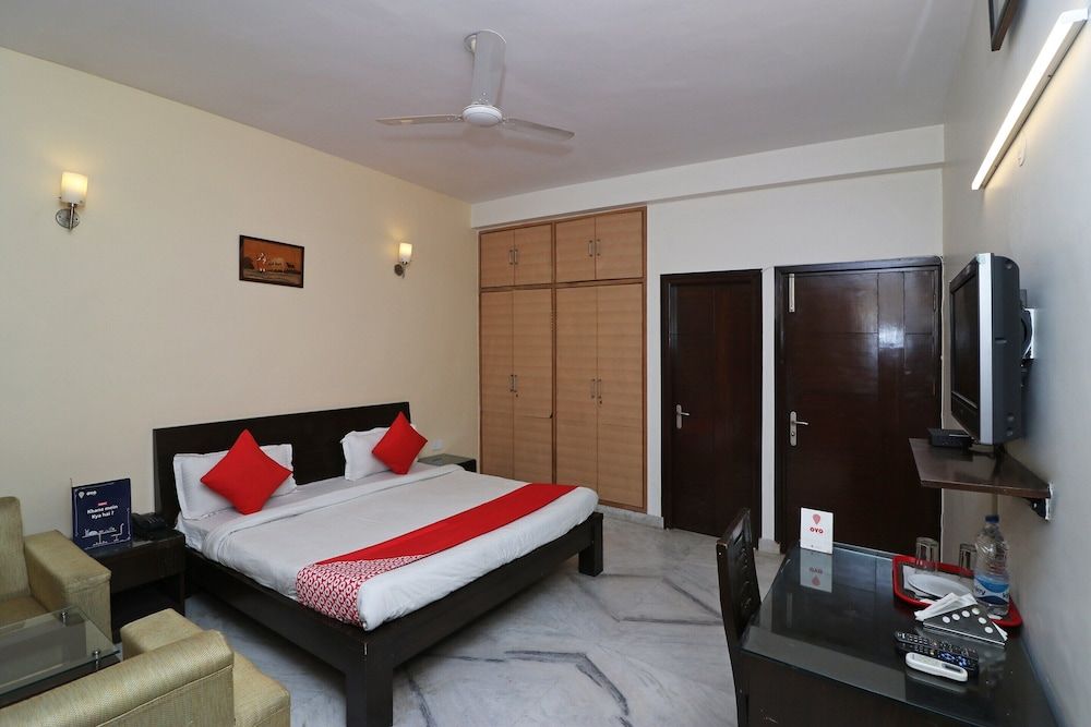 OYO 595 Hotel Aravali View Standard Double Room 11