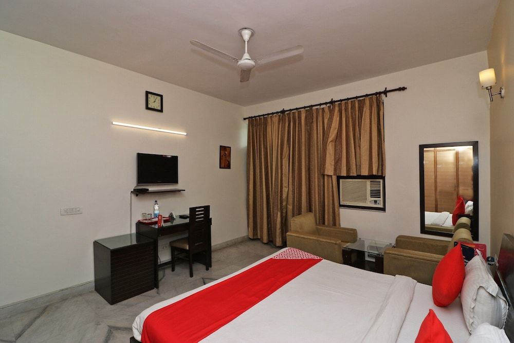 OYO 595 Hotel Aravali View Standard Double Room 13