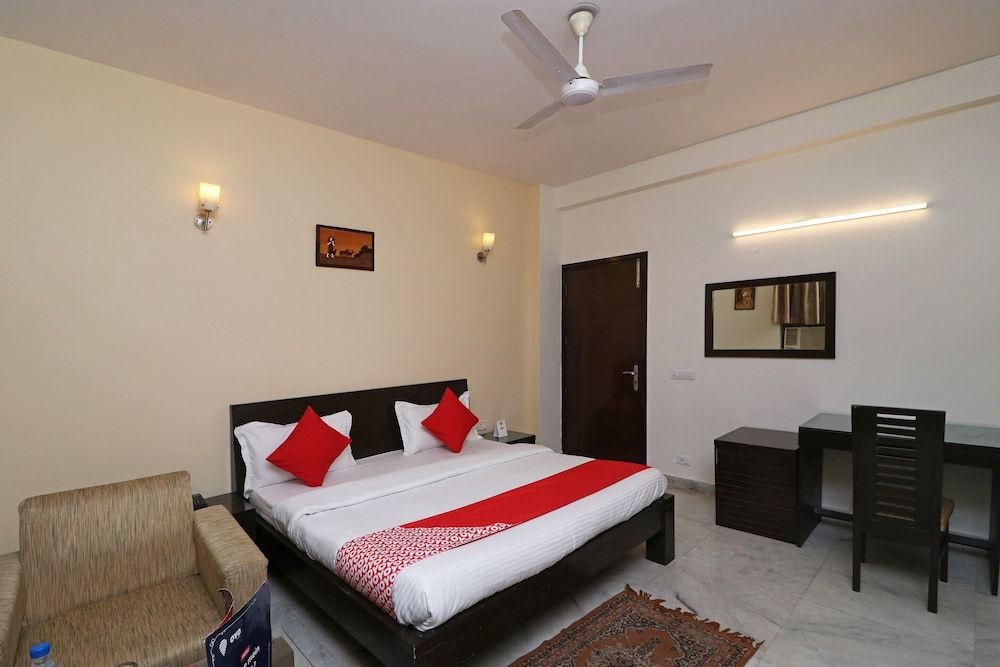 OYO 595 Hotel Aravali View Standard Double Room 10