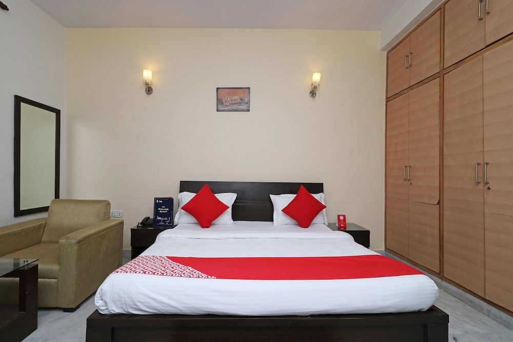 OYO 595 Hotel Aravali View Standard Double Room 12