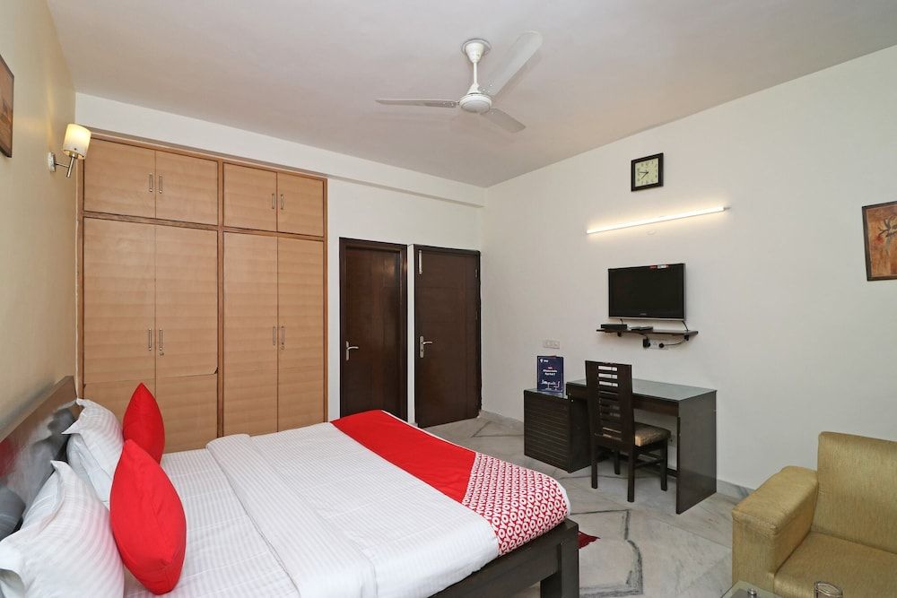 OYO 595 Hotel Aravali View Standard Double Room 8