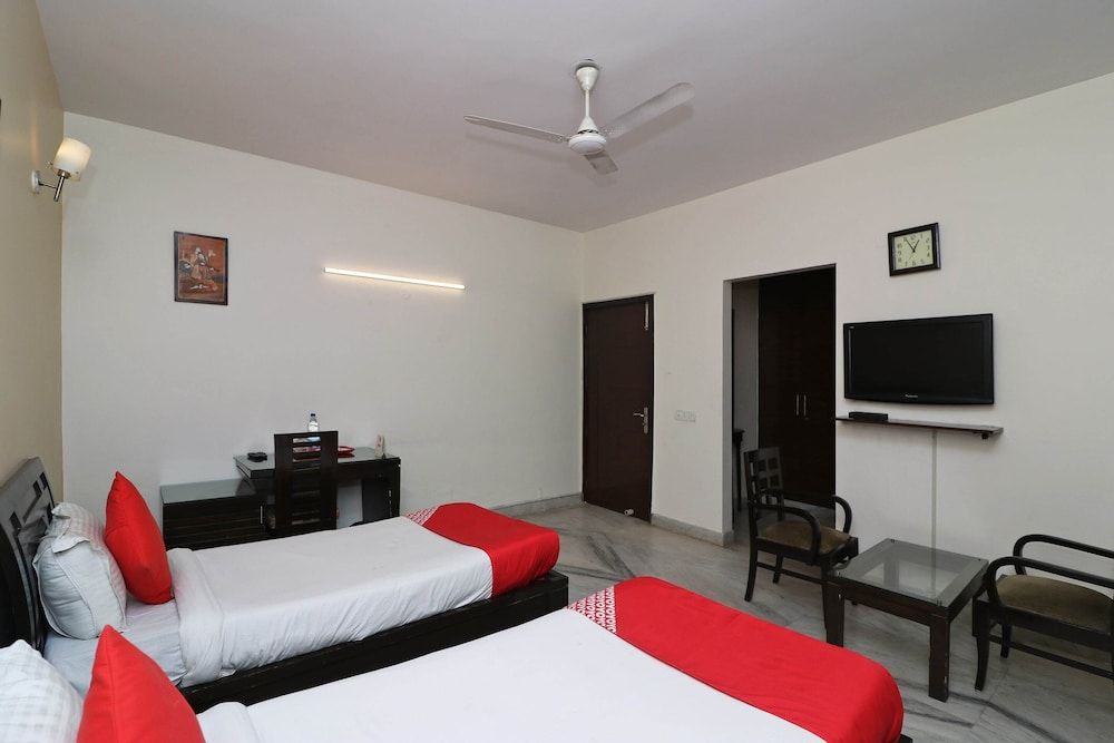 OYO 595 Hotel Aravali View Standard Double Room 15