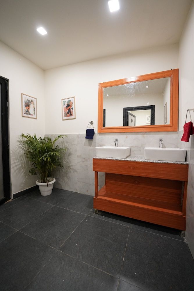 The Solace Bir Shared Dormitory, Women only 6