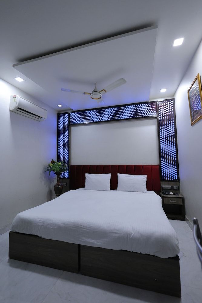 Hotel Grand Sai - Moradabad, Uttar Pradesh Standard Double Room 2
