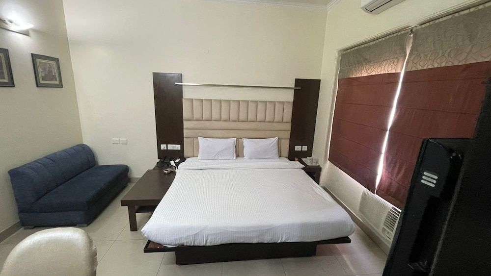 Semi Deluxe Room