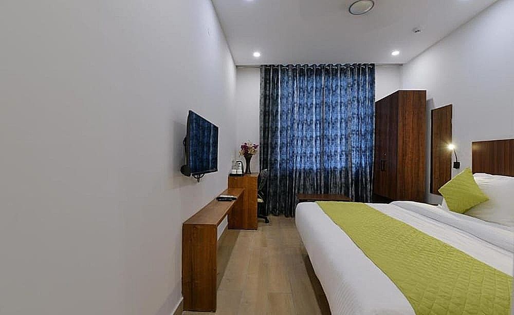 Hotel Emporio Deluxe Room 2