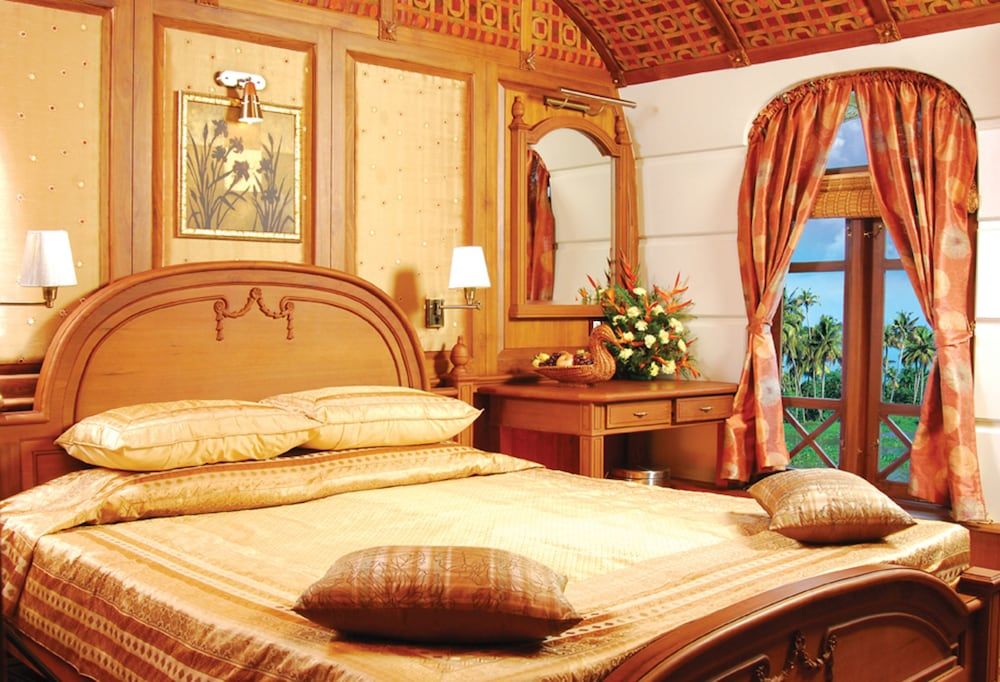 Sterling House boat Lake Palace Alleppey Family Room (2-bedroom Houseboat) 7
